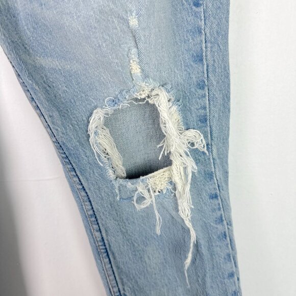 Abercrombie & Fitch Distressed High Rise Mom Jean Raw Hem Light Wash Size 26 2 - Picture 5 of 11